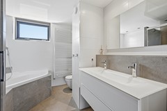 Bathroom 2.jpg